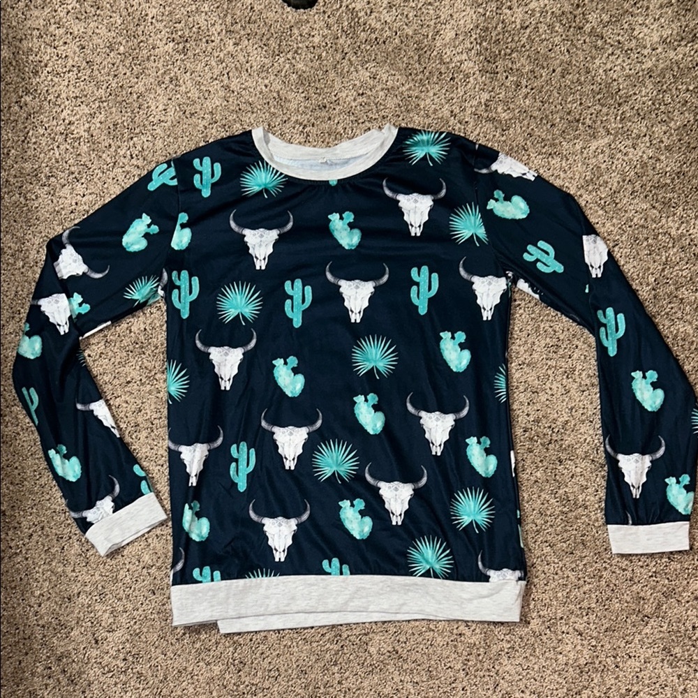 Cactus & Skull Patterned Long Sleeve
Navy Turquoise Gray